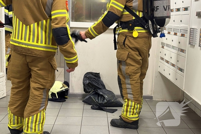 Sterke terpentine lucht in liftschachten te ruiken