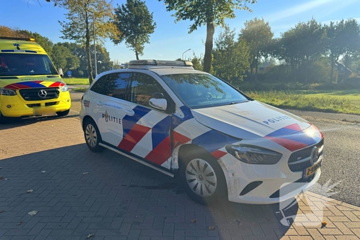 Botsing tussen politiewagen en personenauto