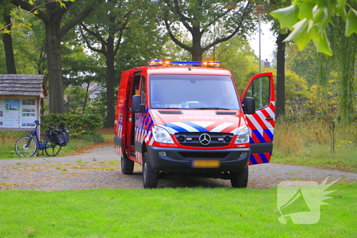 Hondje Rex gered uit water