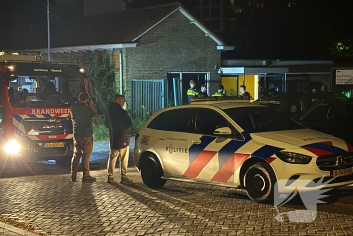 Brandweer verhoogt inzet na woningbrand