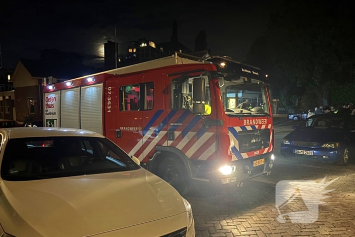 Brandweer verhoogt inzet na woningbrand