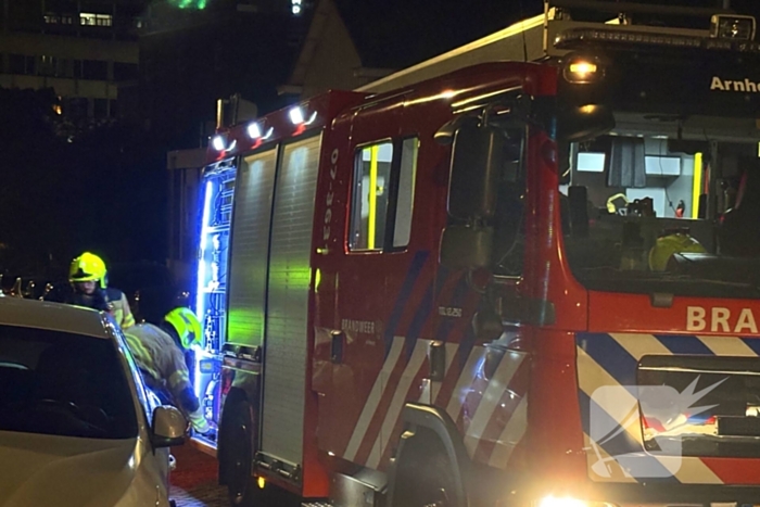 Brandweer verhoogt inzet na woningbrand