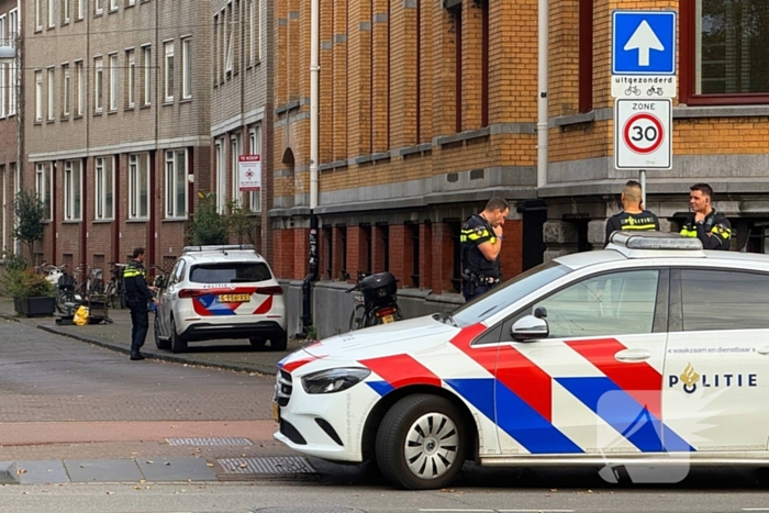 Vrouw (18) in been gestoken door onbekende man