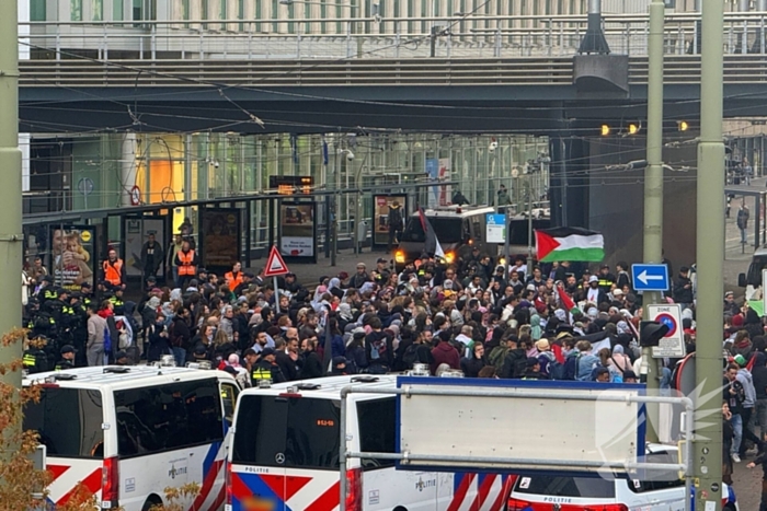 ME grijpt in bij Gaza demonstratie, tram en treinverkeer gestremd