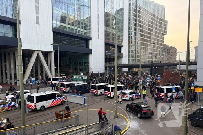 ME grijpt in bij Gaza demonstratie, tram en treinverkeer gestremd
