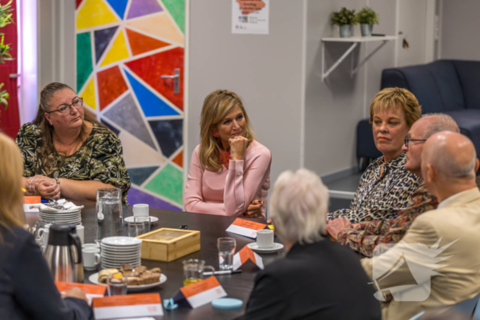 Koningin Maxima bezoekt jongeren centrum