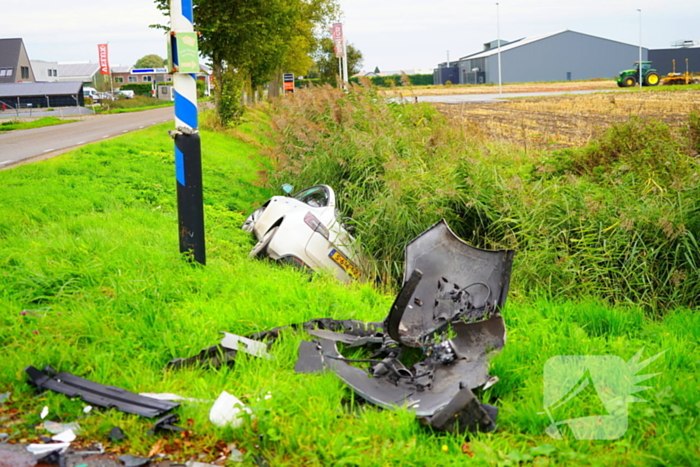 Auto in water na botsing