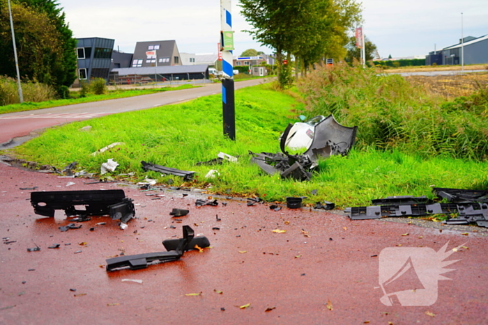 Auto in water na botsing