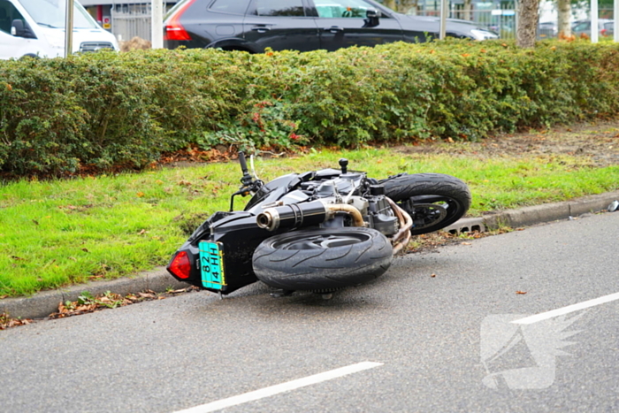 Motorrijdster gewond na val
