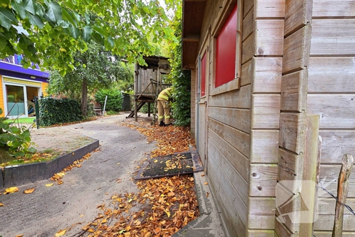 Brand in bijgebouw snel onder controle