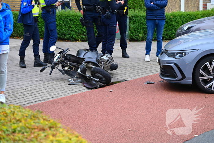 Scooterrijder gewond bij aanrijding met auto