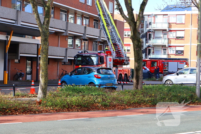 Dakrand waait los tijdens storm Amy