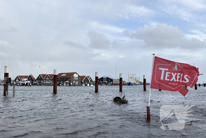 Hoge zeewaterstand overspoelt haven