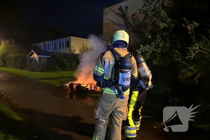 Scooterbrand in de nacht