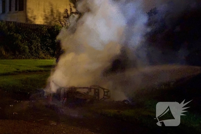 Scooterbrand in de nacht
