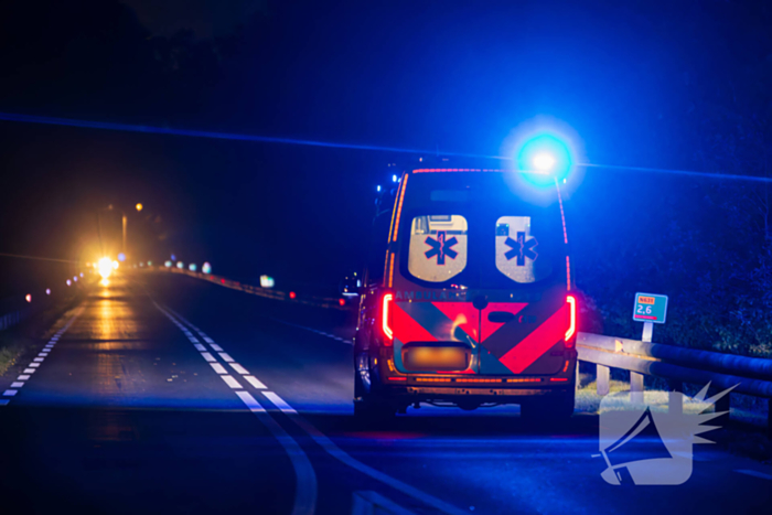 Vrouw ernstig gewond bij aanrijding met auto
