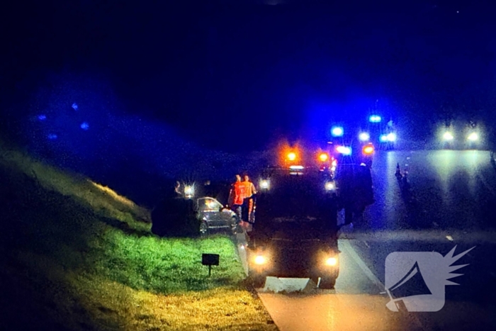 Auto draait rond op snelweg