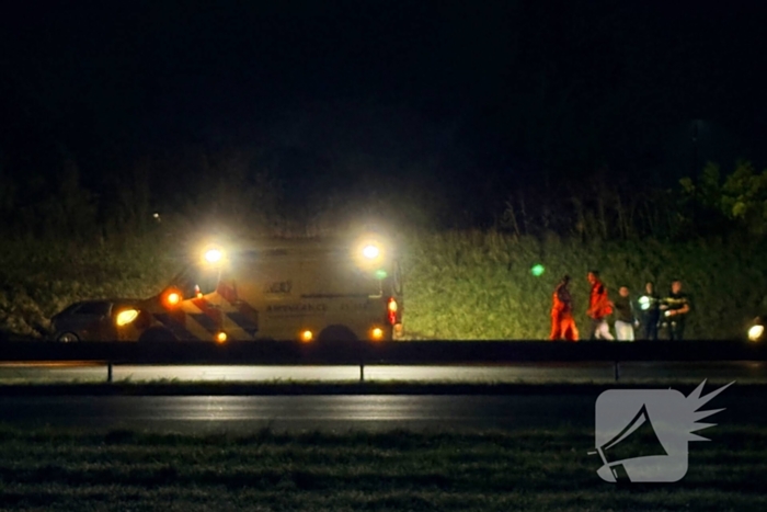 Auto draait rond op snelweg
