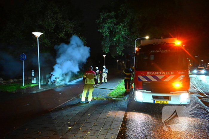 Scooter in vlammen bij sportpark