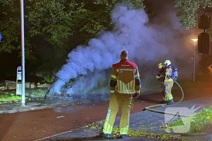 Scooter in vlammen bij sportpark