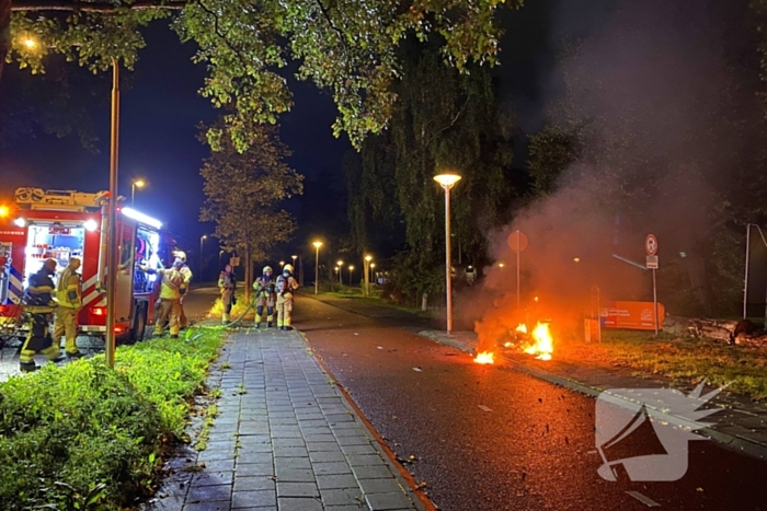 Scooter in vlammen bij sportpark