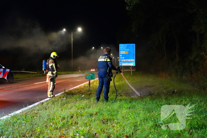 Politie blust brand met behulp van brandweer