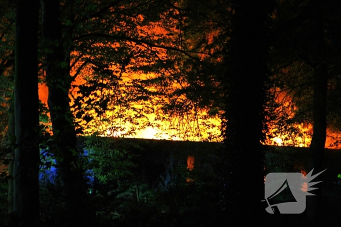 Grote inzet bij uitslaande woningbrand