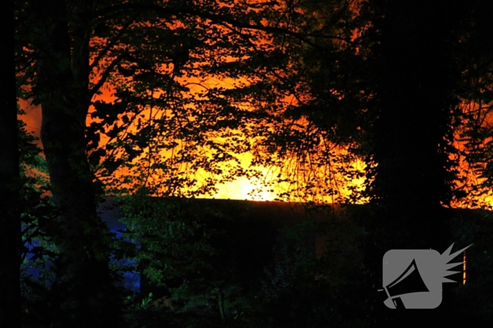 Grote inzet bij uitslaande woningbrand