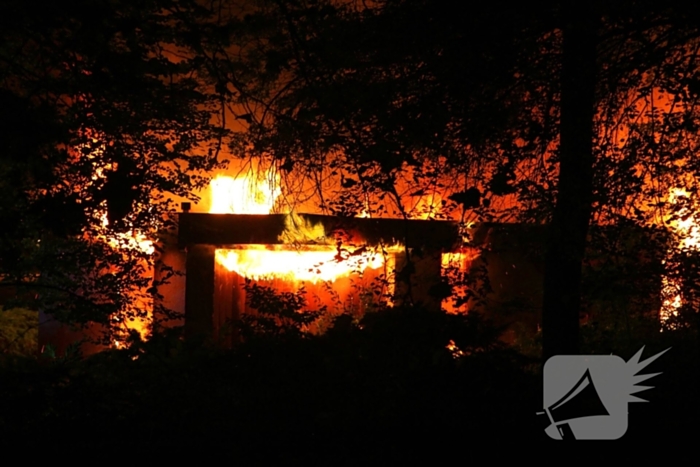 Grote inzet bij uitslaande woningbrand