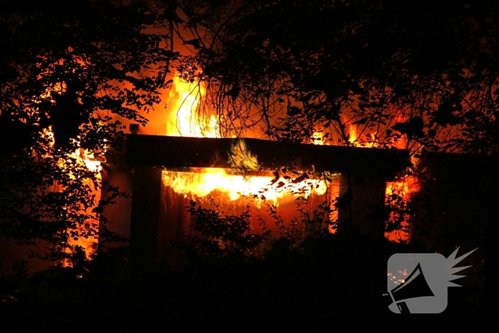 Grote inzet bij uitslaande woningbrand