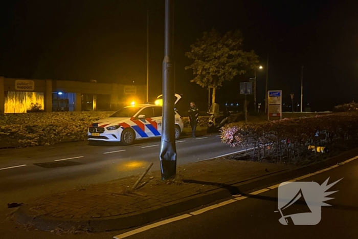 Ongeval met auto en lantaarnpaal door te hard rijden