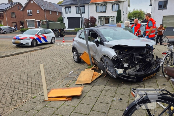 Auto's botsen met flinke schade
