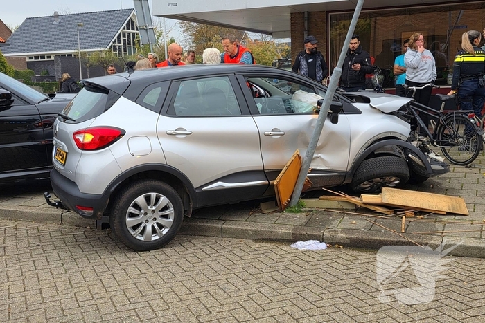 Auto's botsen met flinke schade