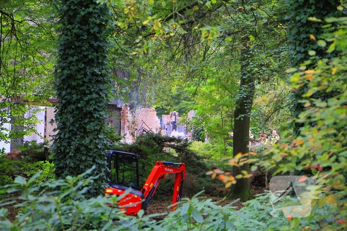 woning volledig verwoest na grote brand