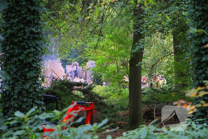 woning volledig verwoest na grote brand