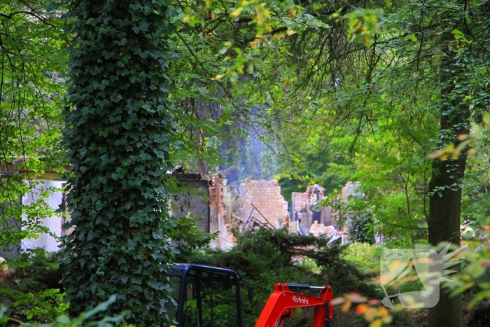 woning volledig verwoest na grote brand