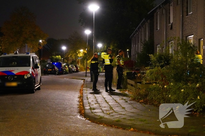Explosief gaat af bij woning, politie doet onderzoek