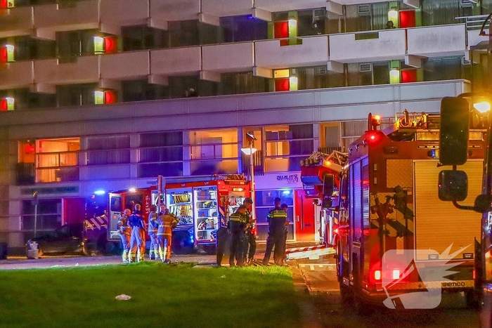 Brand in flatwoning onder controle