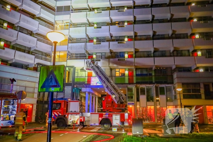 Brand in flatwoning onder controle