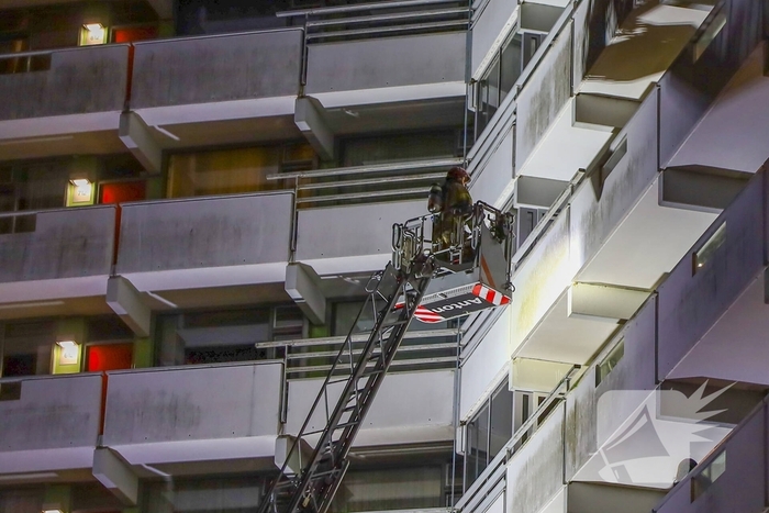 Brand in flatwoning onder controle