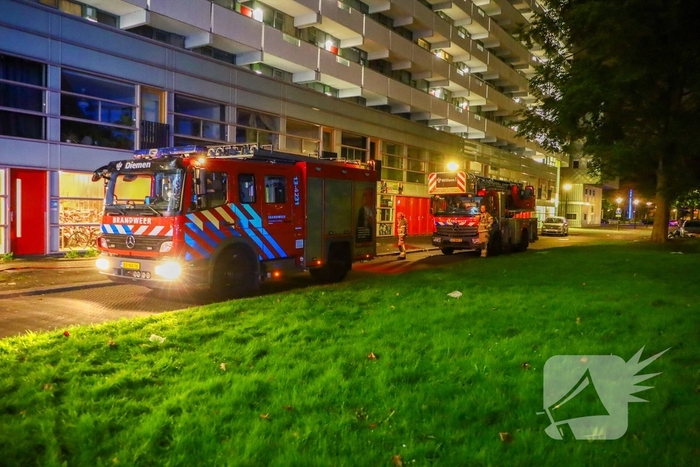 Brand in flatwoning onder controle