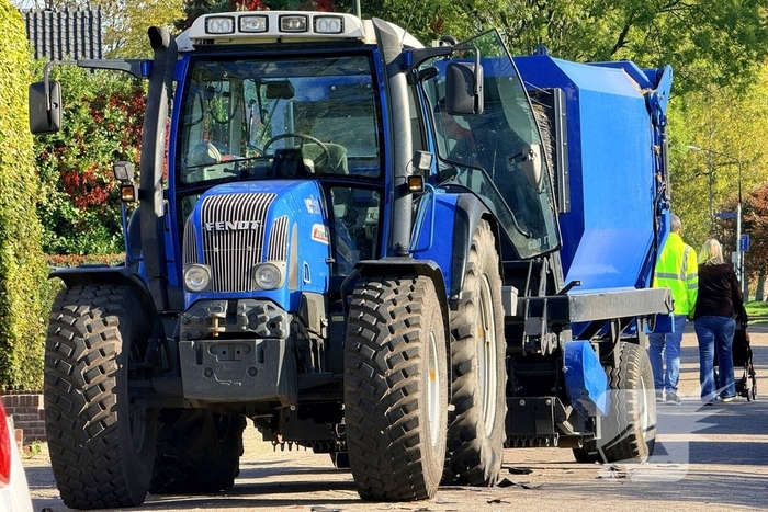 Scooterrijder gewond bij aanrijding met tractor