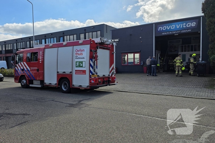Brandweer onderzoekt gaslucht in bedrijfspand