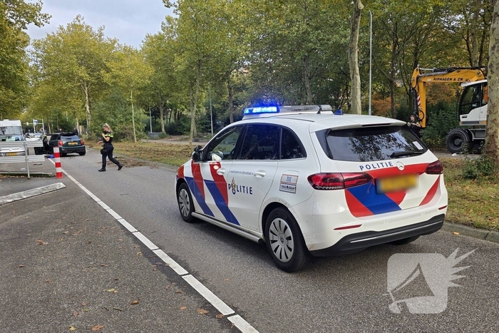 Twee voertuigen crashen, inzittenden onderzocht