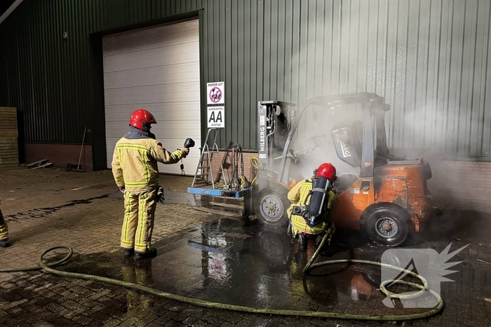 Voertuigbrand veroorzaakt aanzienlijke schade aan heftruck