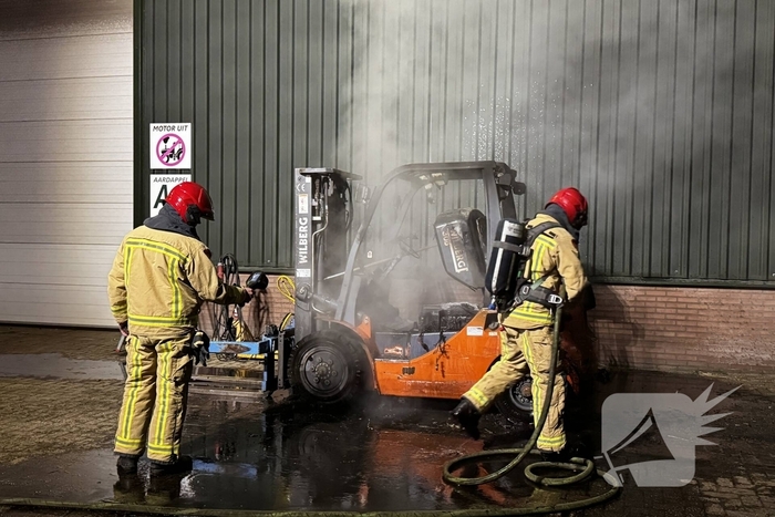 Voertuigbrand veroorzaakt aanzienlijke schade aan heftruck