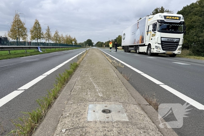 Auto met klapband veroorzaakt ongeval