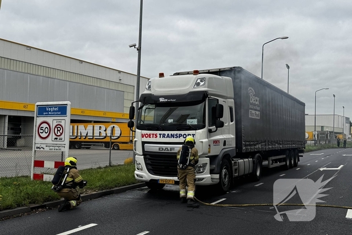 Vrachtwagenchauffeur ontdekt brand