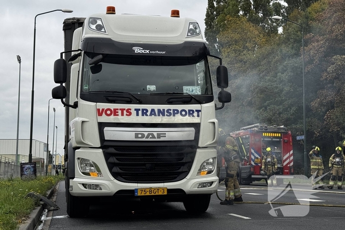 Vrachtwagenchauffeur ontdekt brand