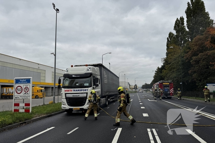 Vrachtwagenchauffeur ontdekt brand